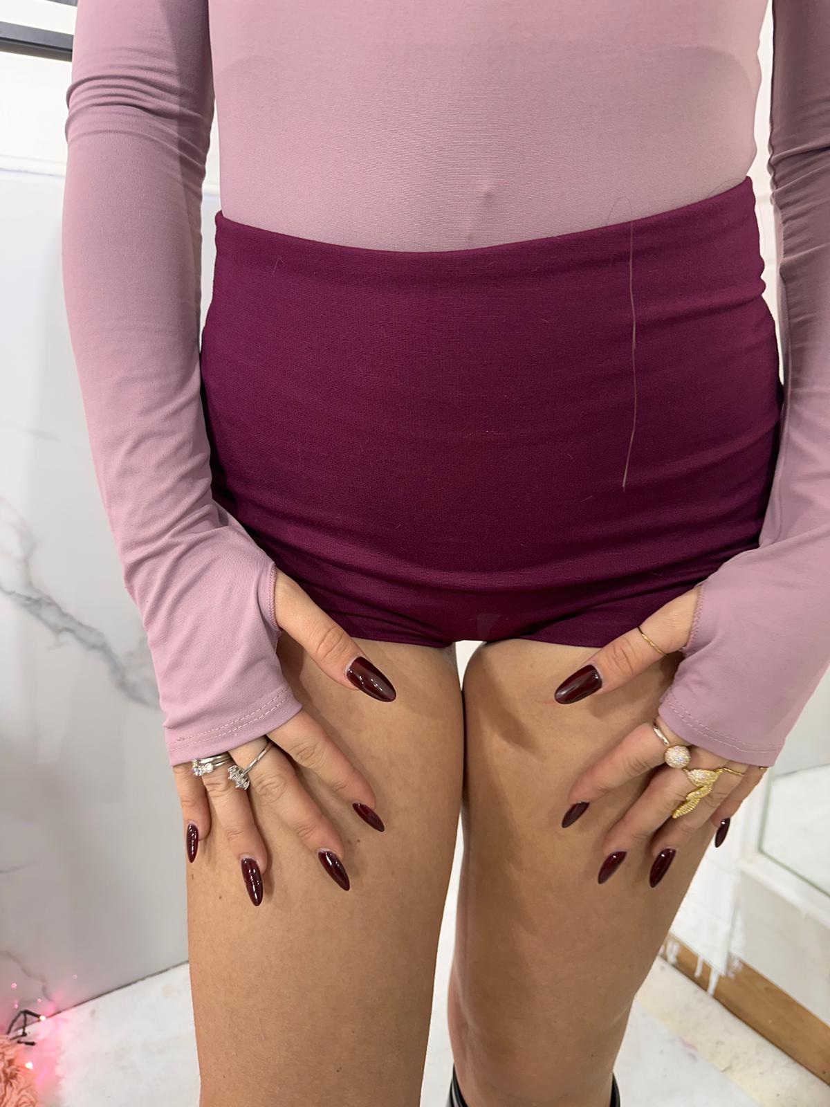 Short bordeaux tessuto